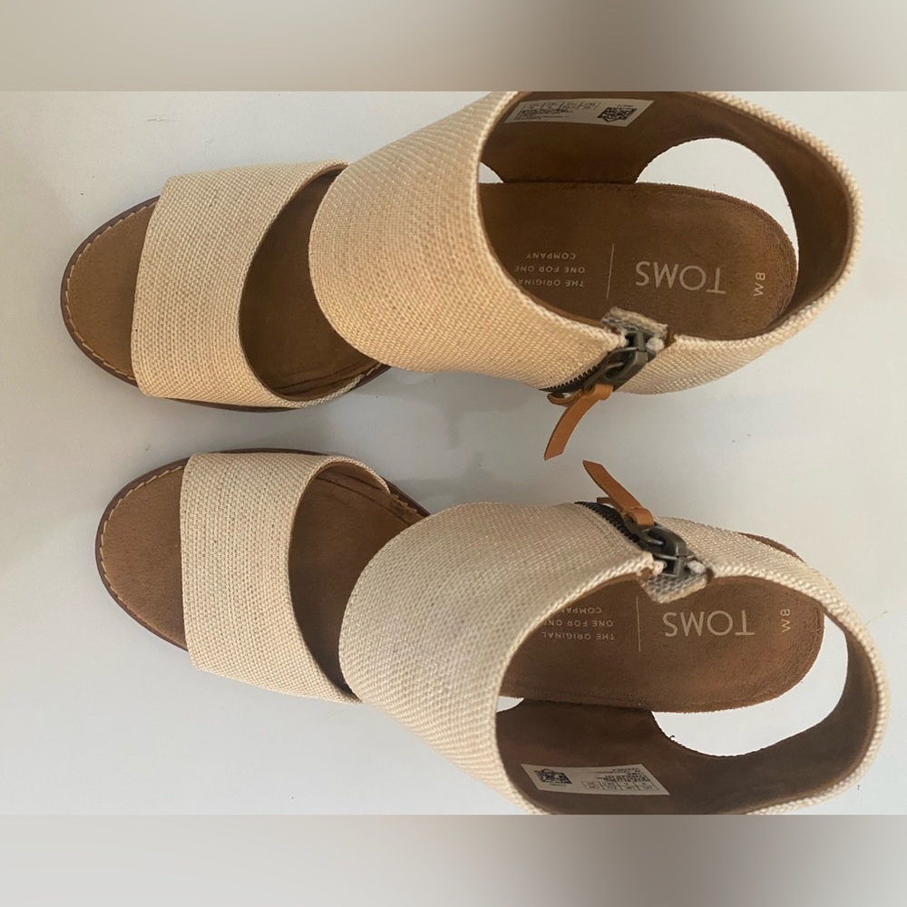 Toms Women's Majorca City Sandals. Cream canvas, brown heels, size 8. Worn once!
